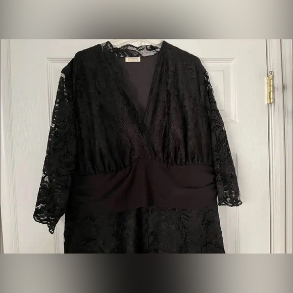 David's Bridal Kiyonna Screen Siren V-Neck Lace Plus Size Gown (size 3x) - Picture 3 of 3